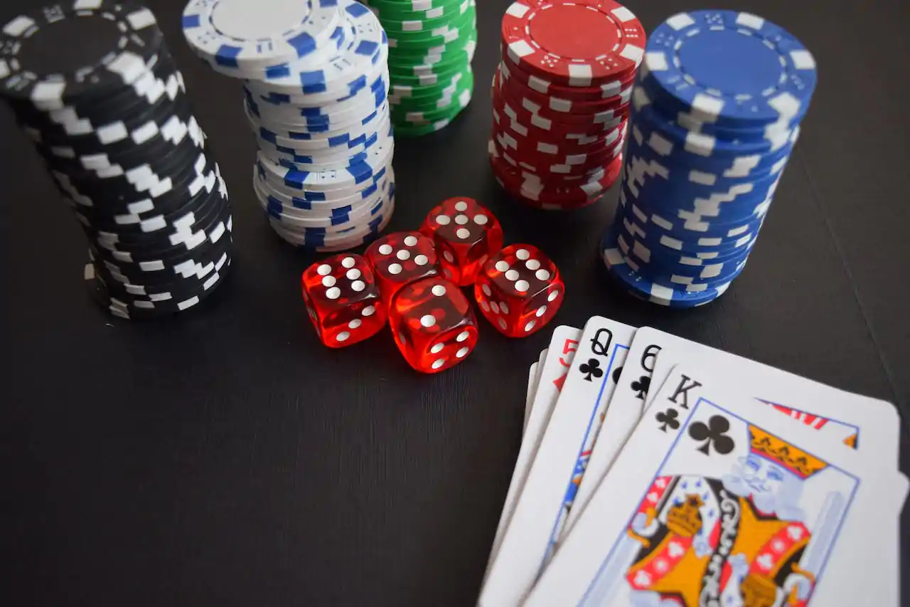 Profissional de Pôquer Brasileiro Suspenso Após Tentativa de Trapaça