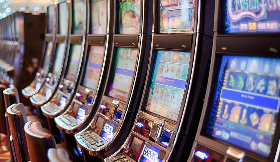 Segundo estudos, jogos de cassino online, aumentam consideravelmente as receitas dos casinos tradicionais.
